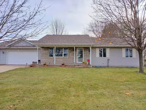 520 Nicole Ln, Wrightstown, WI 54180