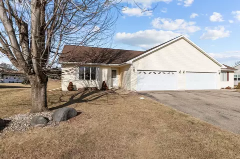 940 Mead Dr, Waupaca, WI 54981