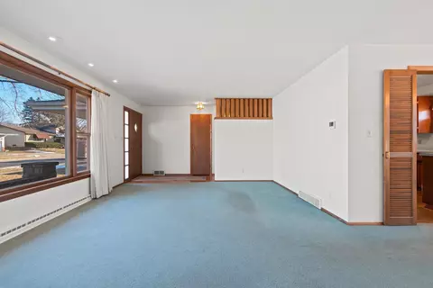Living - 1621 N Douglas St, Appleton, WI 54914 photo 2 of 6