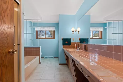 Bath - 1621 N Douglas St, Appleton, WI 54914 photo 1 of 3