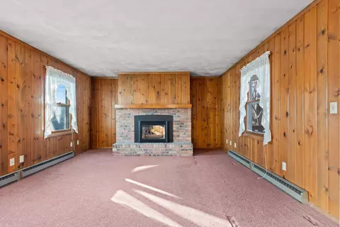 Living - 1621 N Douglas St, Appleton, WI 54914 photo 5 of 6