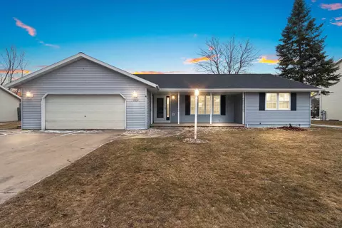 2839 Sunray Ln, Green Bay, WI 54313