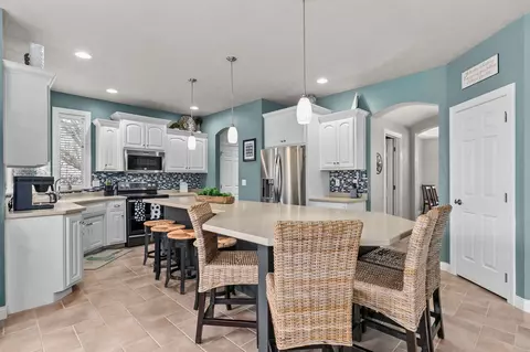 Kitchen - 511 E Quietwinds Way, Appleton, WI 54913 photo 5 of 6