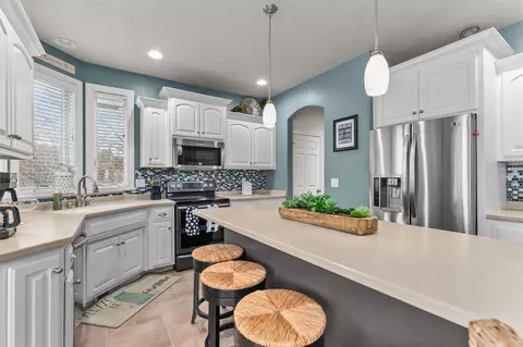 Kitchen - 511 E Quietwinds Way, Appleton, WI 54913 photo 2 of 6