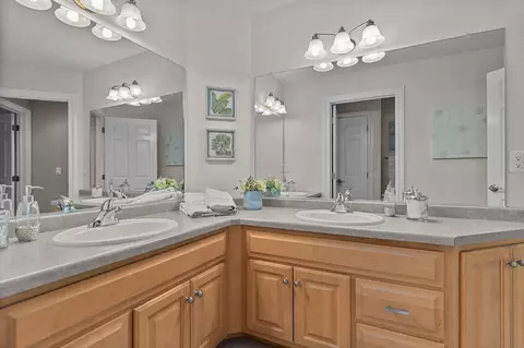Bath - 511 E Quietwinds Way, Appleton, WI 54913 photo 6 of 8