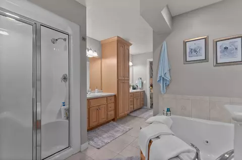 Bath - 511 E Quietwinds Way, Appleton, WI 54913 photo 4 of 8