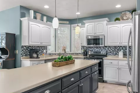 Kitchen - 511 E Quietwinds Way, Appleton, WI 54913 photo 3 of 6