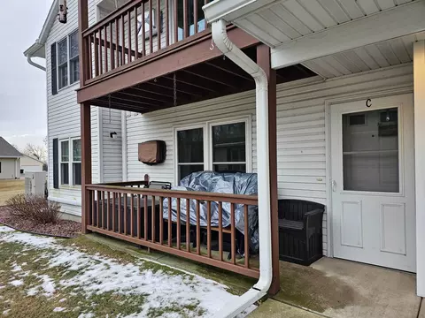 220 Country Side Ct #C, Waupaca, WI 54981