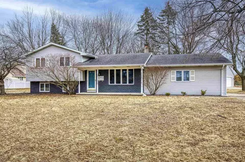 2381 Santa Barbara Dr, Ashwaubenon, WI 54313