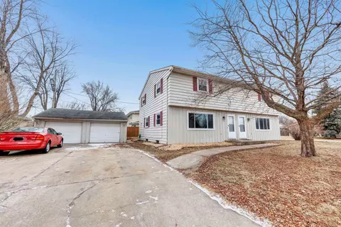 3601 Crestview Dr, Appleton, WI 54915