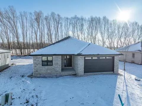 278 Royal St Pats Dr, Wrightstown, WI 54180