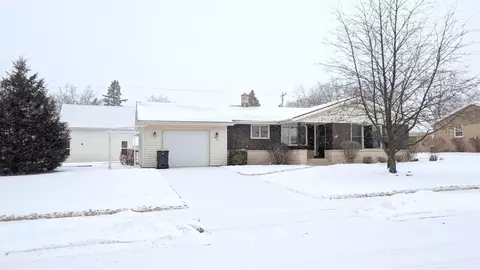 52 Oak St, Chilton, WI 53014