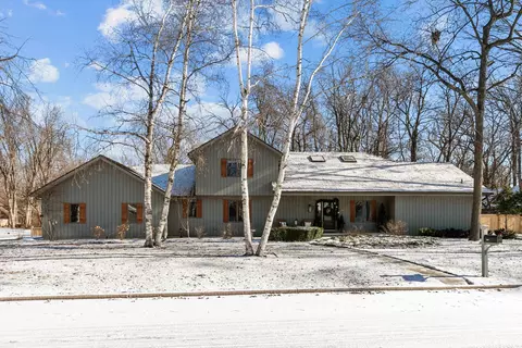 2428 Woodland Ter, Neenah, WI 54956