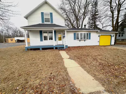 4011 10th St, Menominee, MI 49858