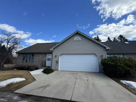 186 E Pioneer Rd, Fond Du Lac, WI 54935