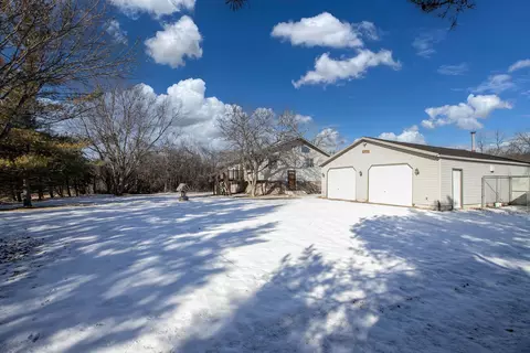 5700 N Lynndale Dr, Appleton, WI 54913 photo 3
