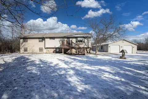 5700 N Lynndale Dr, Appleton, WI 54913 photo 2