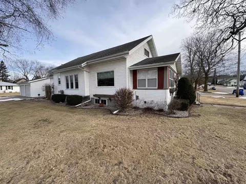 201 E State St, Bonduel, WI 54107