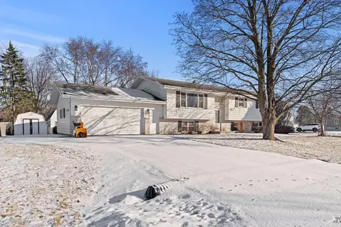785 Woodfield Rd, Neenah, WI 54956
