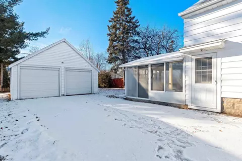 Exterior - 809 W Bell Ave, Appleton, WI 54914 photo 3 of 8