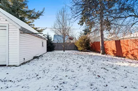 Exterior - 809 W Bell Ave, Appleton, WI 54914 photo 8 of 8
