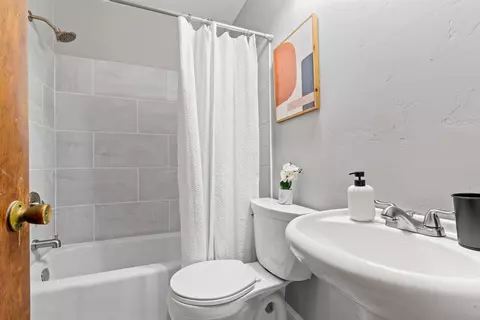 Bath - 809 W Bell Ave, Appleton, WI 54914 photo 1 of 1