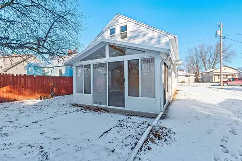 Exterior - 809 W Bell Ave, Appleton, WI 54914 photo 4 of 8