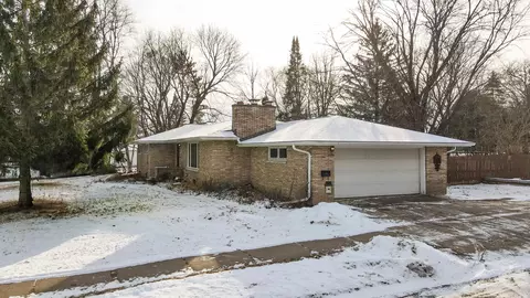 206 S Harrison St, Waupaca, WI 54981