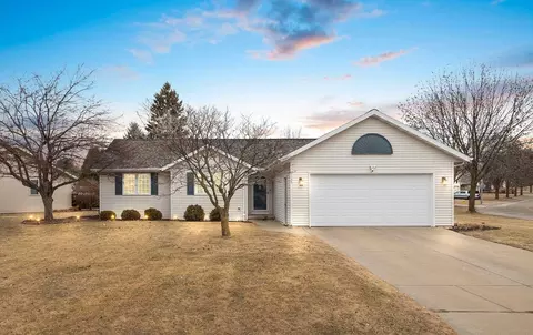 1135 Aphrodite Rd, Green Bay, WI 54311