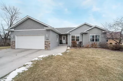 1505 Cedarhurst Dr, New London, WI 54961