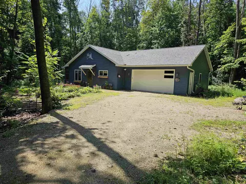 e8249 Stage Road, New London, WI 54961