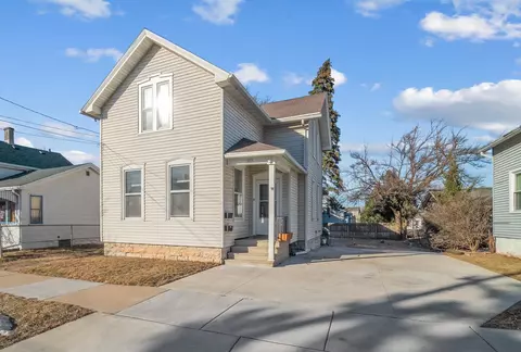 352 W 8th Ave, Oshkosh, WI 54902