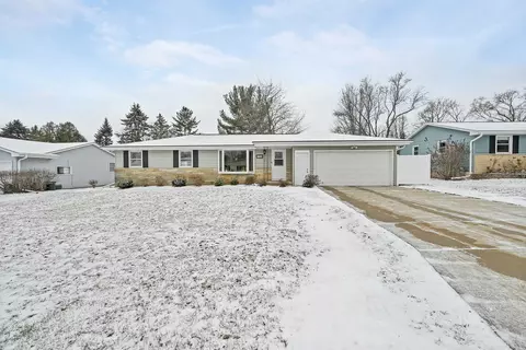1573 Lindale Ln, Green Bay, WI 54313
