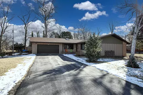 2622 Oakcrest Dr, Neenah, WI 54956