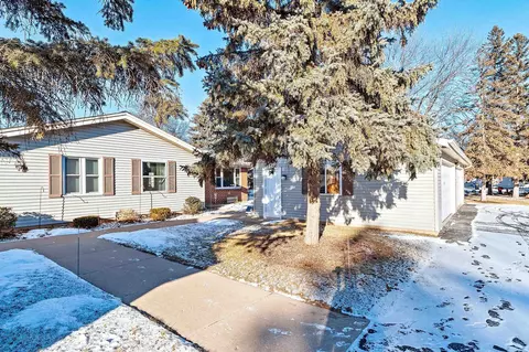 1001 S West Ct #D, Appleton, WI 54915