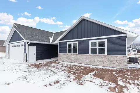 5764 N Acadia Dr, Appleton, WI 54913 photo 2