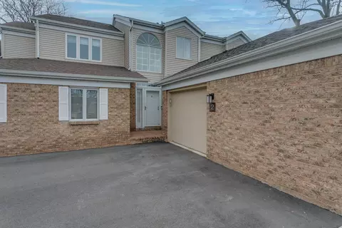 2 Lawrence Ct, Appleton, WI 54911
