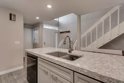 2 Lawrence Ct, Appleton, WI 54911 photo 3