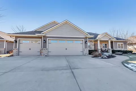 929 Magellan Ct, Hobart, WI 54155