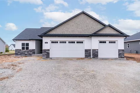 1995 Louie Ln, Neenah, WI 54956