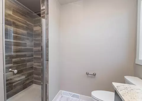 Bath - 5801 N Denali Ln, Appleton, WI 54913 photo 2 of 4