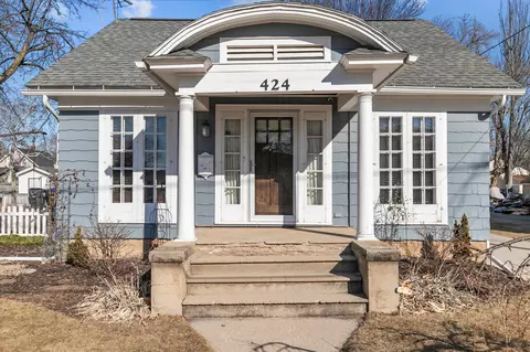 424 E Columbian Ave, Neenah, WI 54956