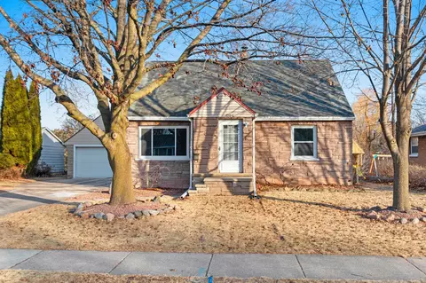 1204 E Lincoln Ave, Little Chute, WI 54140