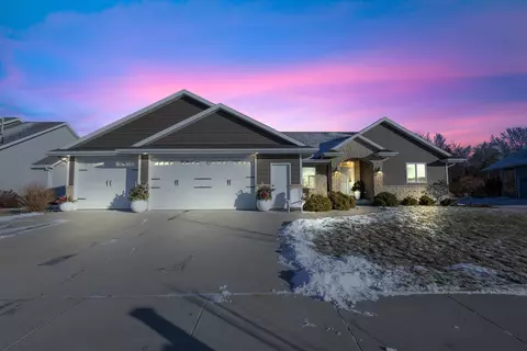 5400 N Amethyst Dr, Appleton, WI 54913