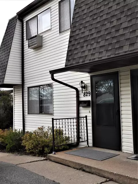 829 Kay Kourt, Neenah, WI 54956