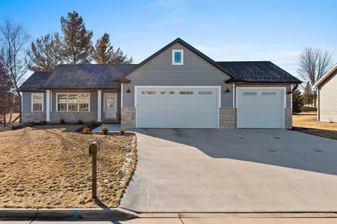 105 Brookwood Dr, Hortonville, WI 54944
