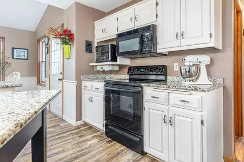Kitchen - 1128 E Capitol Dr, Appleton, WI 54911 photo 4 of 4