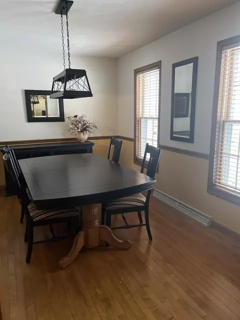 Dining - 1128 E Capitol Dr, Appleton, WI 54911 photo 2 of 4