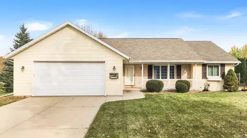 110 Hidden Ridges Cir, Combined Locks, WI 54113