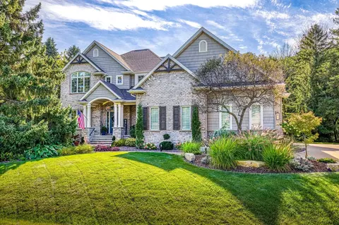 1513 Hidden Acres Ln, Neenah, WI 54956